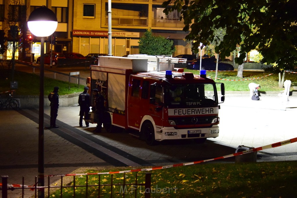 Einsatz BF Messerstecherei Koeln Neustadt Nord Eberplatz Platzmitte P131.JPG - Miklos Laubert